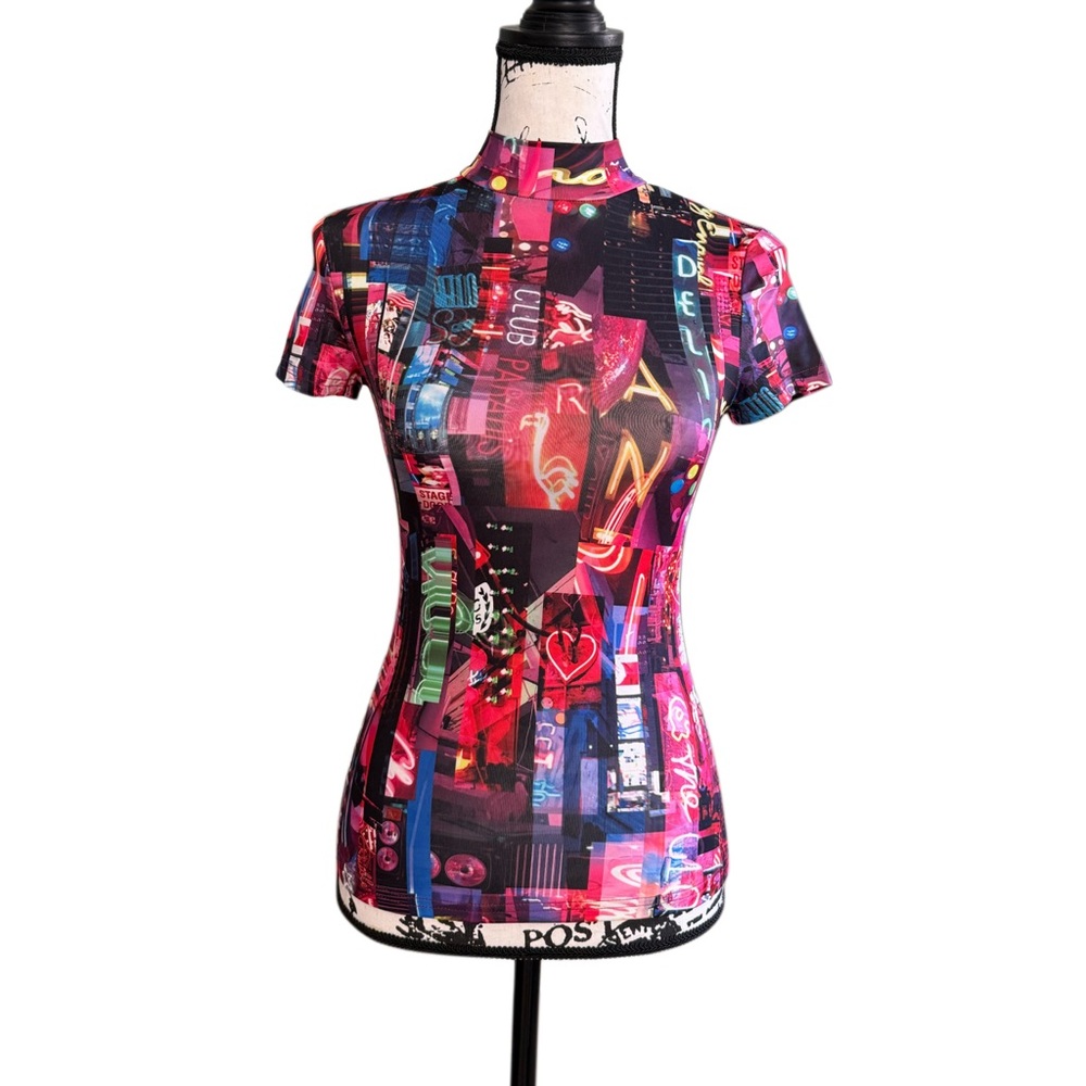 SHEIN Graphic Mock Neck Short Sleeve Top